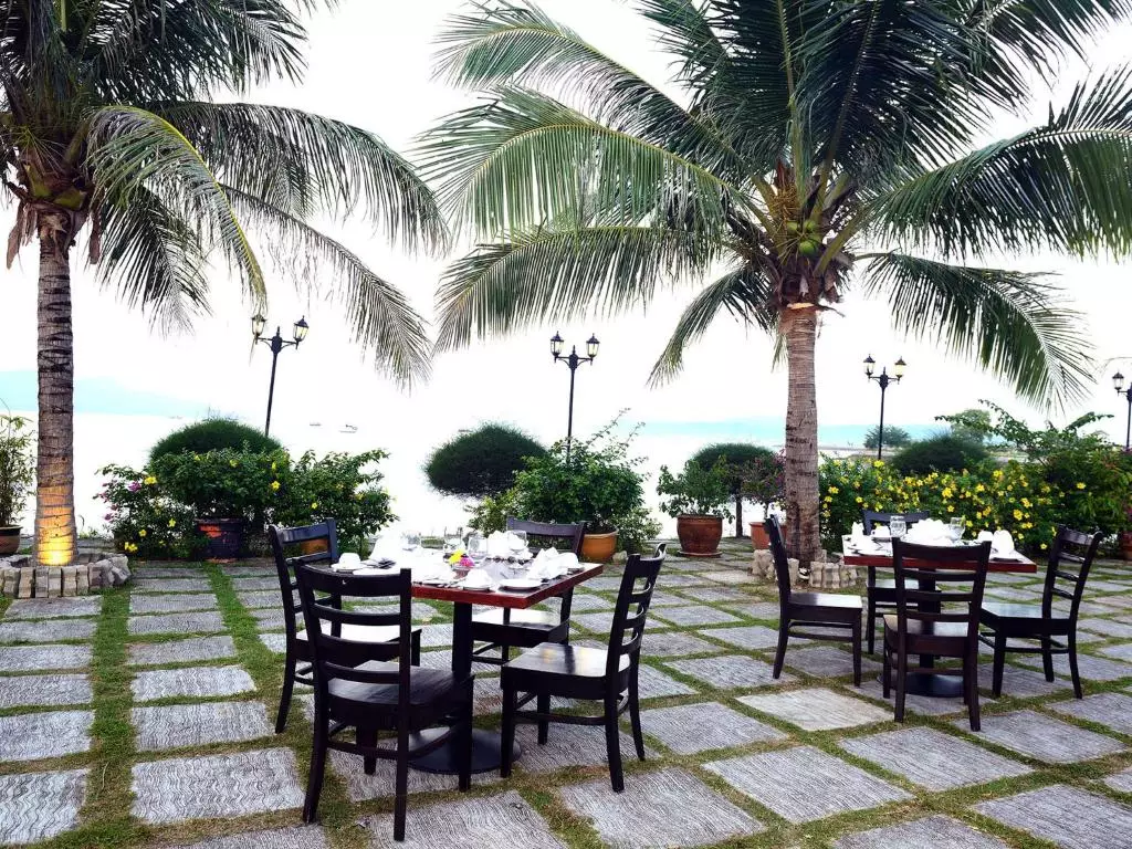 Bella Vista Waterfront Resort